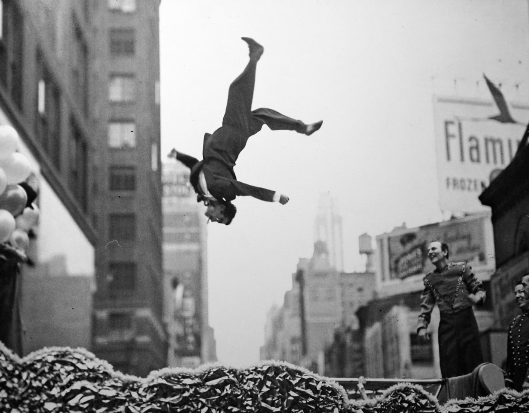 garry winogrand most famous - Flam Froze